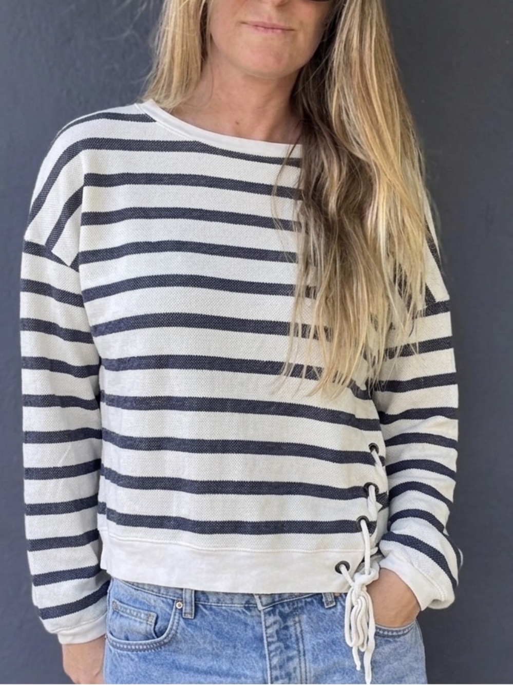 Gibson Latimer size M Navy and White Striped Lace-Up pullover sweater Sweatshirt